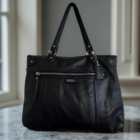 Coach Vintage Genuine Daisy Emma black buttery leather tote, branded logo charm - Picture 1 of 8